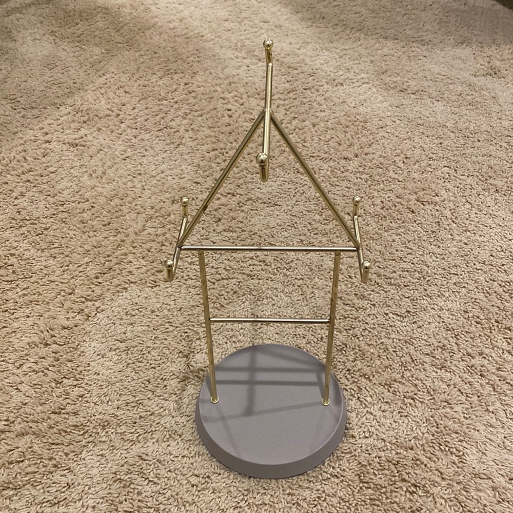 Jewelry stand (like new!)